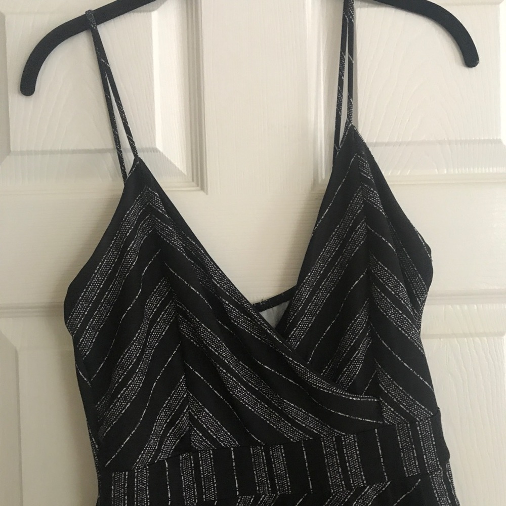 Black pattern romper! - Picture 3 of 4